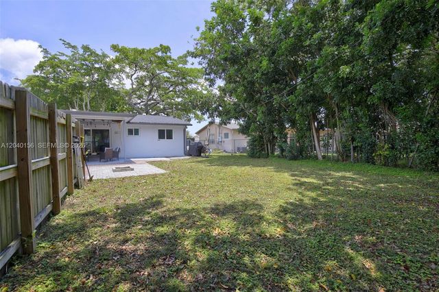 2220 N 40th Avenue, Hollywood, FL 33021