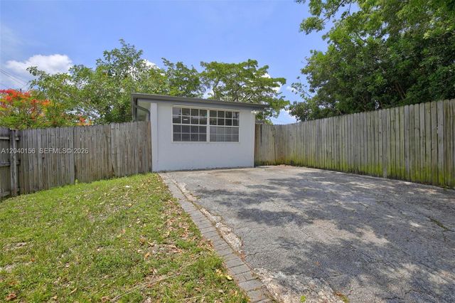2220 N 40th Avenue, Hollywood, FL 33021