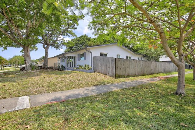 2220 N 40th Avenue, Hollywood, FL 33021