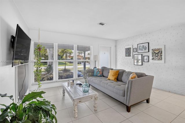 2220 N 40th Avenue, Hollywood, FL 33021