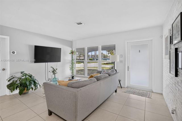2220 N 40th Avenue, Hollywood, FL 33021