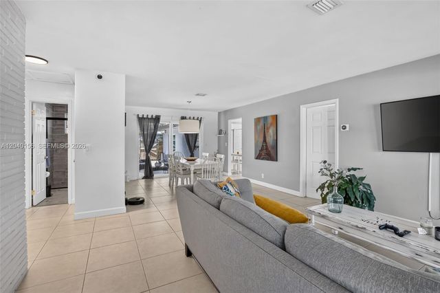 2220 N 40th Avenue, Hollywood, FL 33021