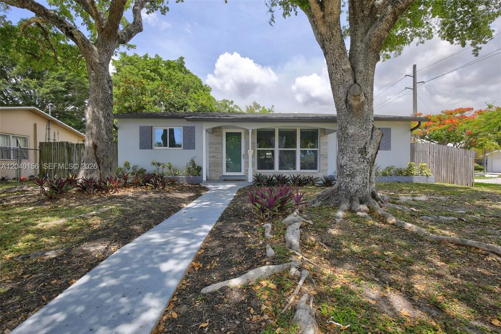 2220 N 40th Avenue, Hollywood, FL 33021