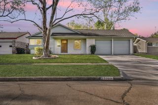 5323 Manor Creek Lane, Houston, TX 77092
