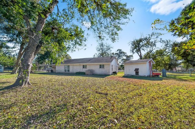 12430 Eiker Road, Brookside, TX 77581