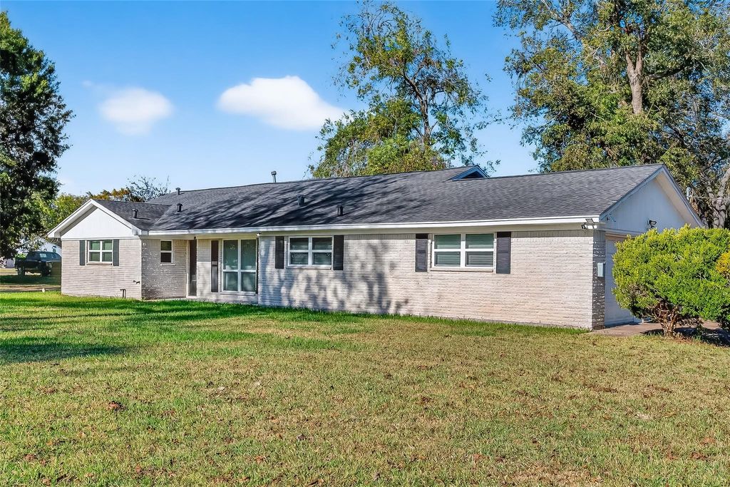 12430 Eiker Road, Brookside, TX 77581