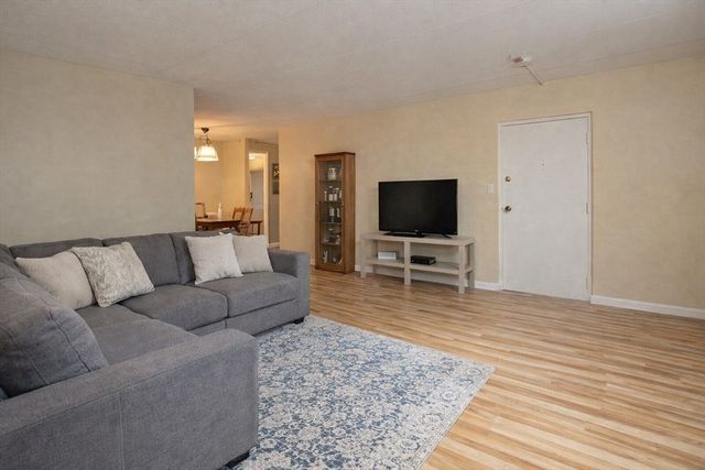 30 High St 303, Dedham, MA 02026