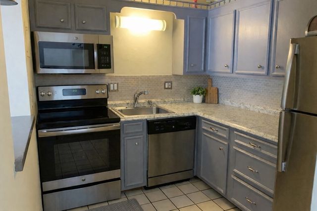 30 High St 303, Dedham, MA 02026