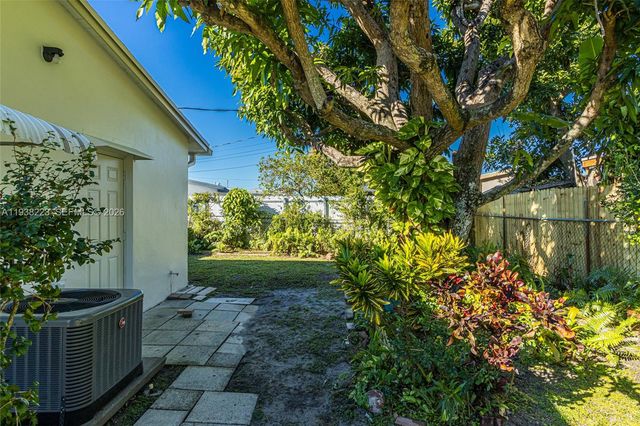 2301 NW 42nd Ave, Lauderhill, FL 33313