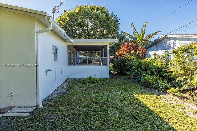 2301 NW 42nd Ave, Lauderhill, FL 33313