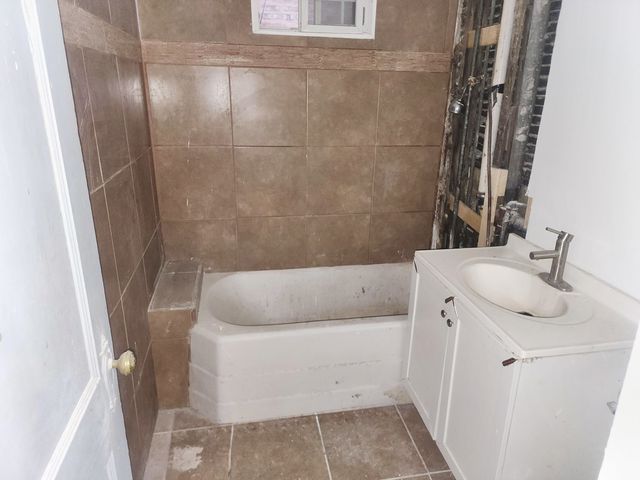 5417 W Van Buren Street, Chicago, IL 60644