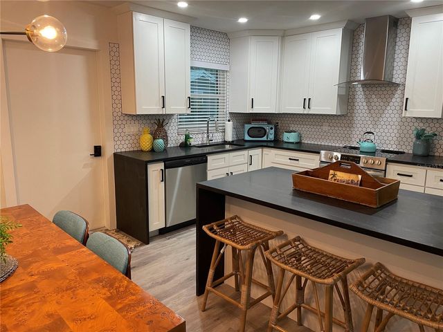 1920 MORRILL STREET Pineapple, Sarasota, FL 34236