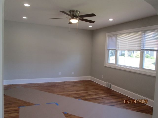 535 Shirley Ave, Somerset, MA 02725