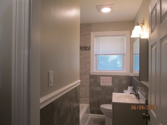 535 Shirley Ave, Somerset, MA 02725