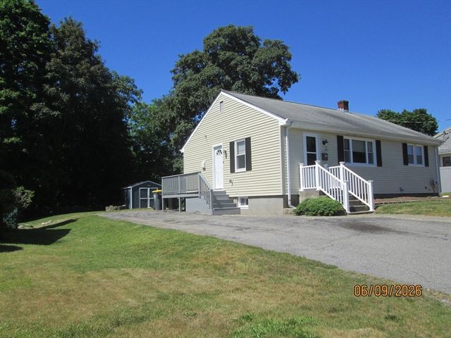 535 Shirley Ave, Somerset, MA 02725