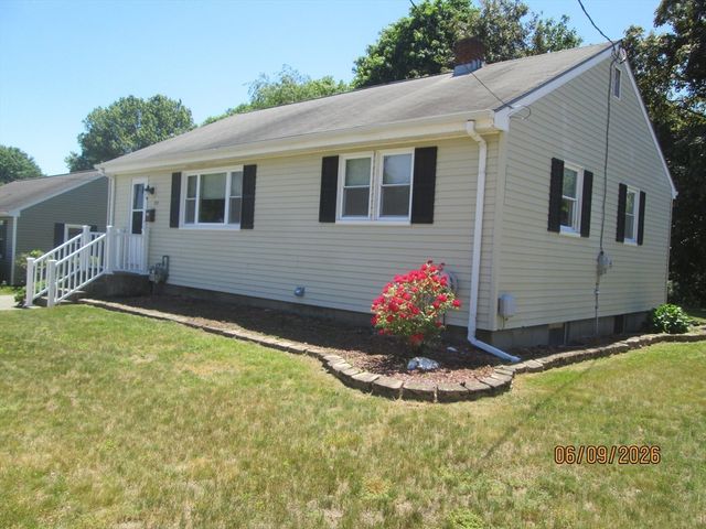535 Shirley Ave, Somerset, MA 02725
