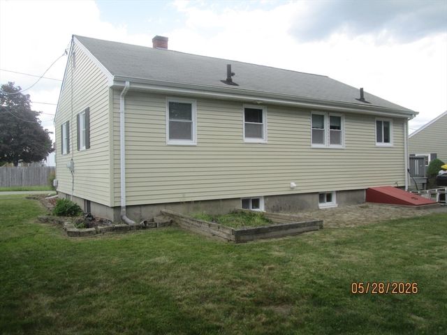 535 Shirley Ave, Somerset, MA 02725