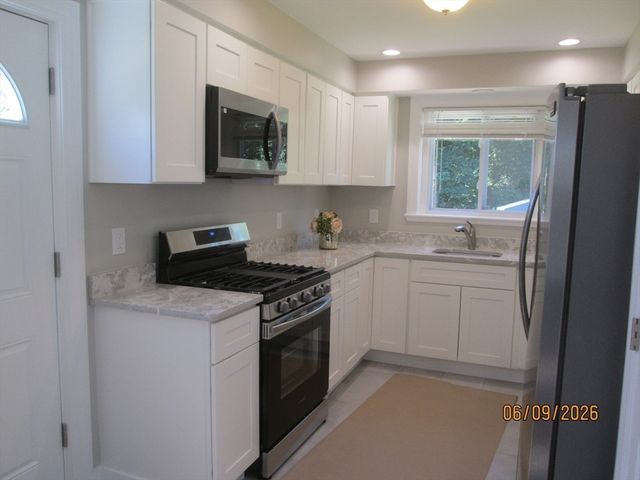 535 Shirley Ave, Somerset, MA 02725