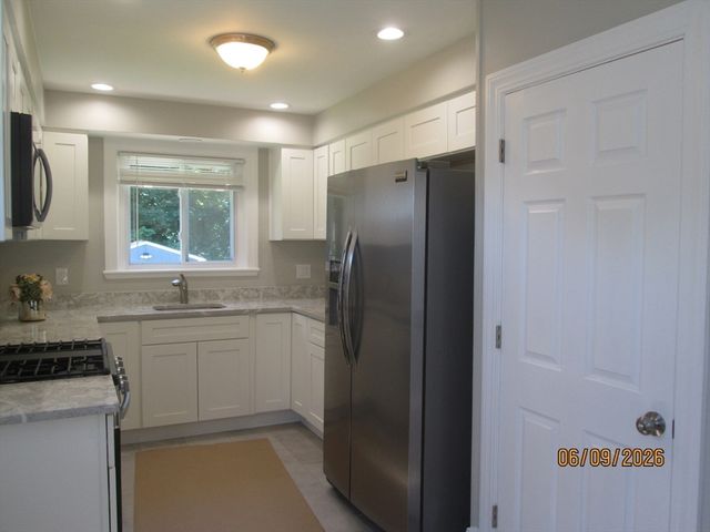 535 Shirley Ave, Somerset, MA 02725