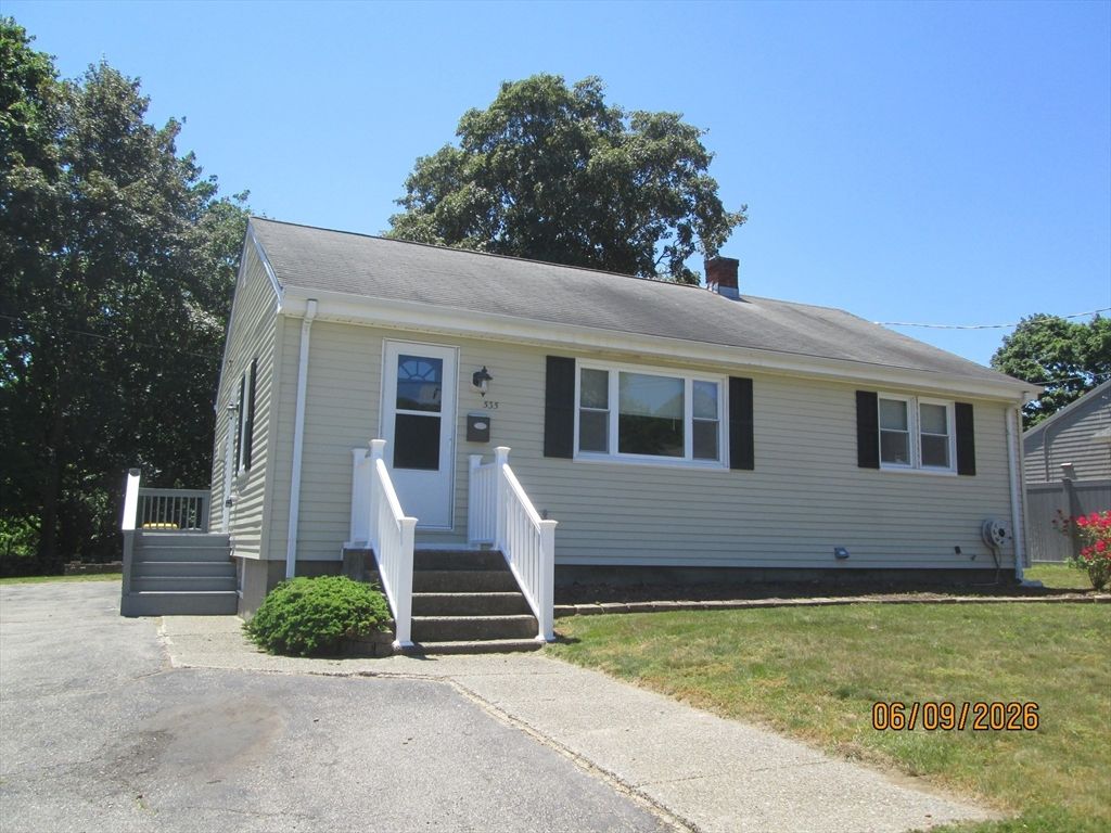 535 Shirley Ave, Somerset, MA 02725