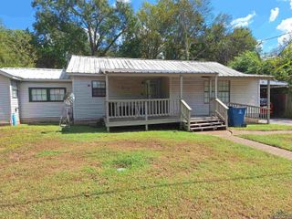 1002 N street, Gladewater, TX 75647