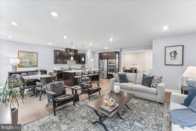 235 W PONDS EDGE DR, Media, PA 19063