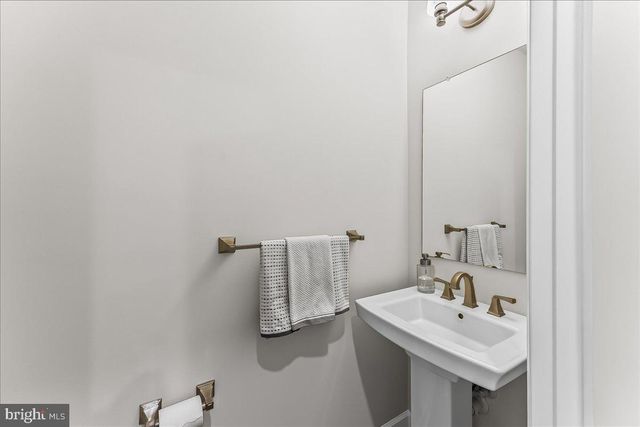 235 W PONDS EDGE DR, Media, PA 19063