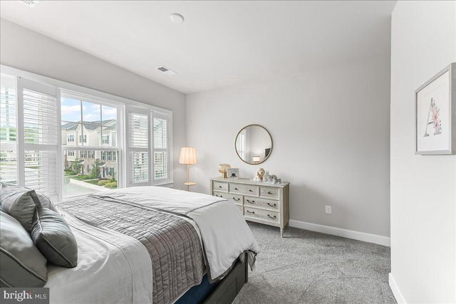 235 W PONDS EDGE DR, Media, PA 19063