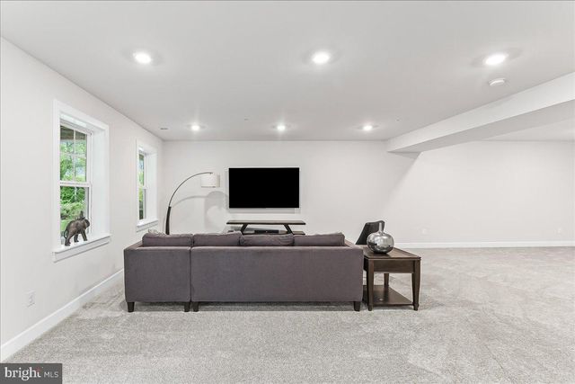 235 W PONDS EDGE DR, Media, PA 19063