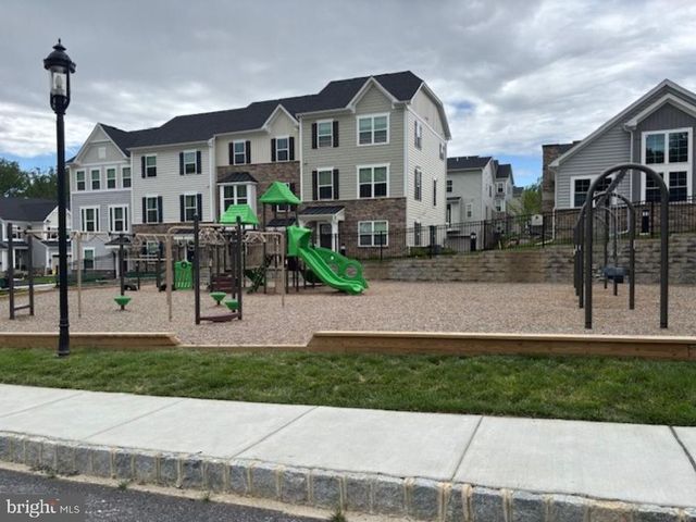 235 W PONDS EDGE DR, Media, PA 19063