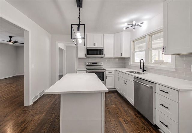 14655 Gale Road, Smithville, MO 64089