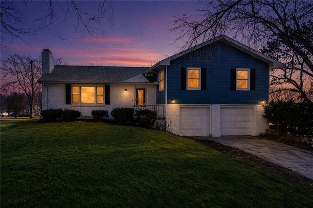 14655 Gale Road, Smithville, MO 64089