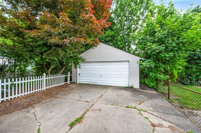 825 Dan Street, Akron, OH 44310