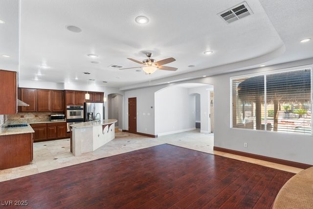 10127 Clifton Forge Avenue, Las Vegas, NV 89148