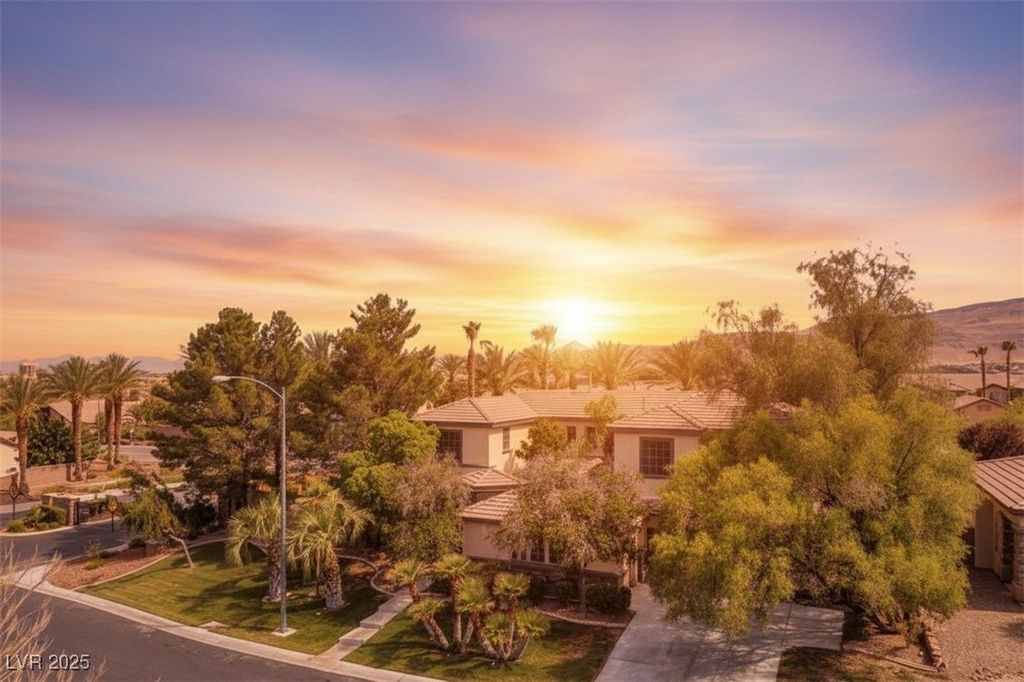 10127 Clifton Forge Avenue, Las Vegas, NV 89148