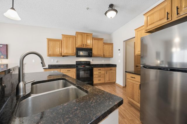 191 Larpenteur Avenue E A, Maplewood, MN 55117