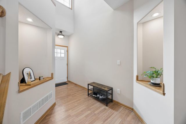 191 Larpenteur Avenue E A, Maplewood, MN 55117