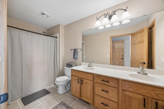 191 Larpenteur Avenue E A, Maplewood, MN 55117