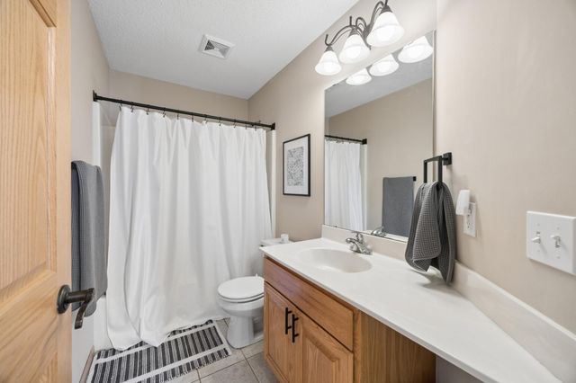 191 Larpenteur Avenue E A, Maplewood, MN 55117