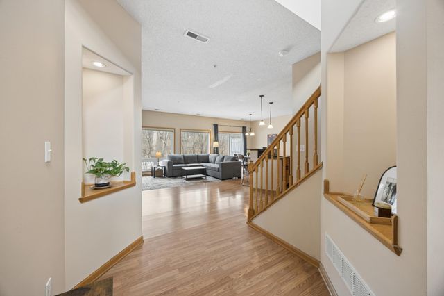 191 Larpenteur Avenue E A, Maplewood, MN 55117