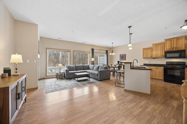 191 Larpenteur Avenue E A, Maplewood, MN 55117