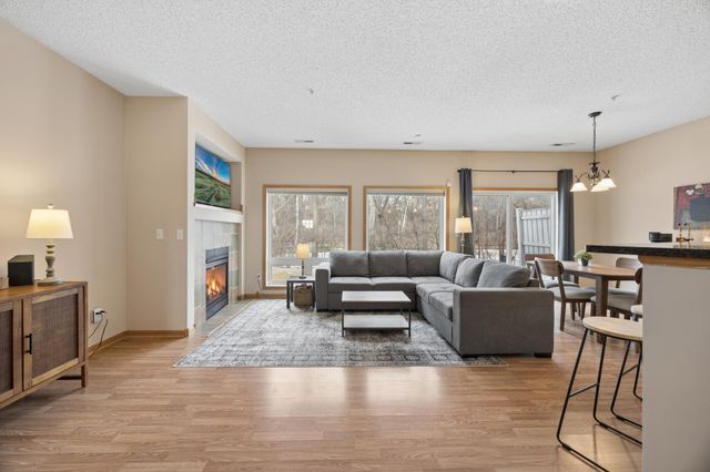 191 Larpenteur Avenue E A, Maplewood, MN 55117