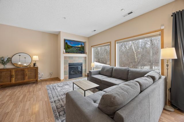 191 Larpenteur Avenue E A, Maplewood, MN 55117