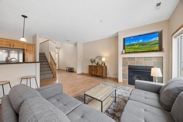 191 Larpenteur Avenue E A, Maplewood, MN 55117