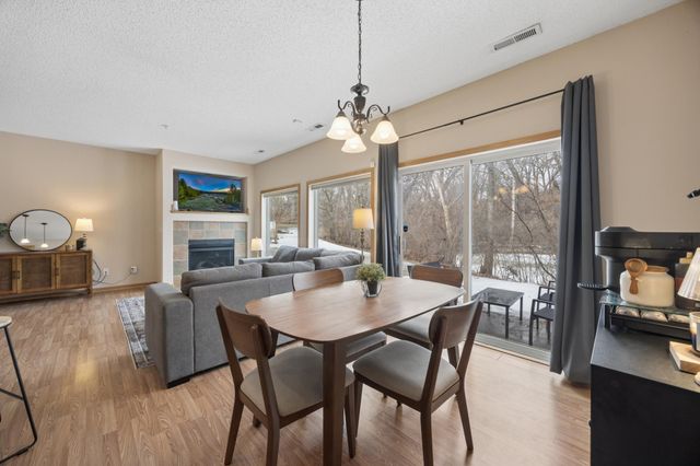 191 Larpenteur Avenue E A, Maplewood, MN 55117