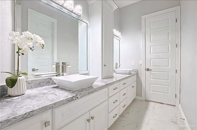 100 S J Hernandez Street, Weslaco, TX 78596