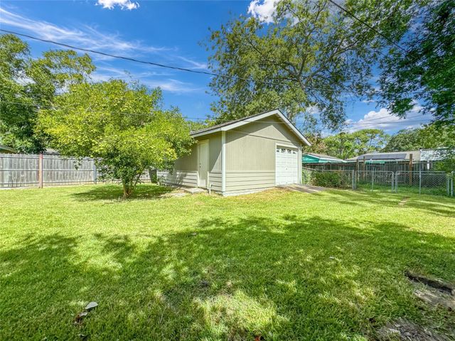 1108 Prune Street, La Marque, TX 77568