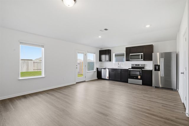 121 Honey Bee RD, Jarrell, TX 76537