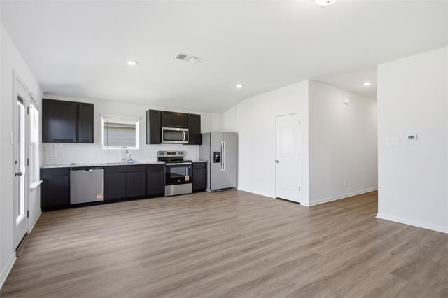 121 Honey Bee RD, Jarrell, TX 76537