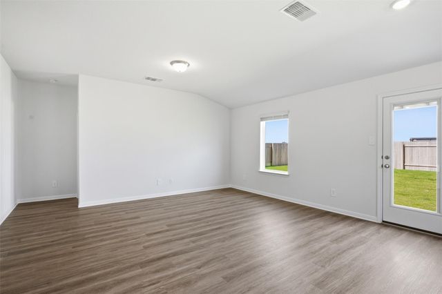 121 Honey Bee RD, Jarrell, TX 76537